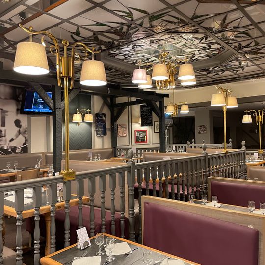 𝐋𝐚 𝐓𝐚𝐯𝐞𝐫𝐧𝐞 Table de Caractère 𝐌𝐞𝐭𝐳