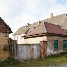 Gasthof mit Geschäftsanbau sowie Saalbau, Scheune und Toreinfahrt eines Gasthofes Im Rundling 8