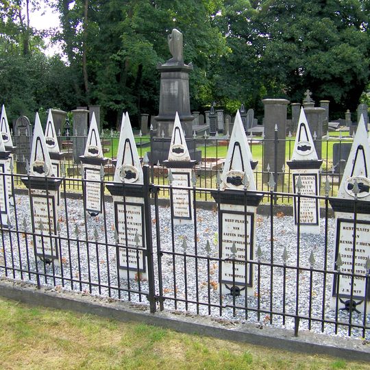 Hervormde begraafplaats, familiegraf Smit