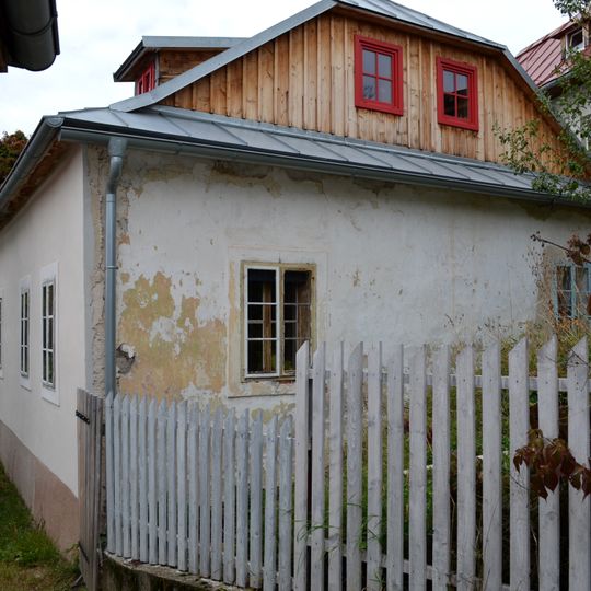 Dom so zamurovanou štôlňou