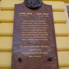 Pamětní deska bratrů Grégrových na paláci Žofín v Praze