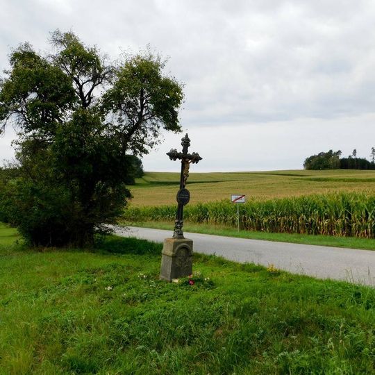 Kříž u hřbitova v Jiřicích