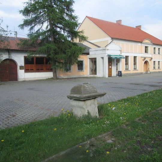 Kříž jižně od Nevřeně u Nové Hospody