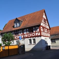 Giebelständiges Fachwerkwohnhaus eines ehemaligen Winkelhofes mit Satteldach