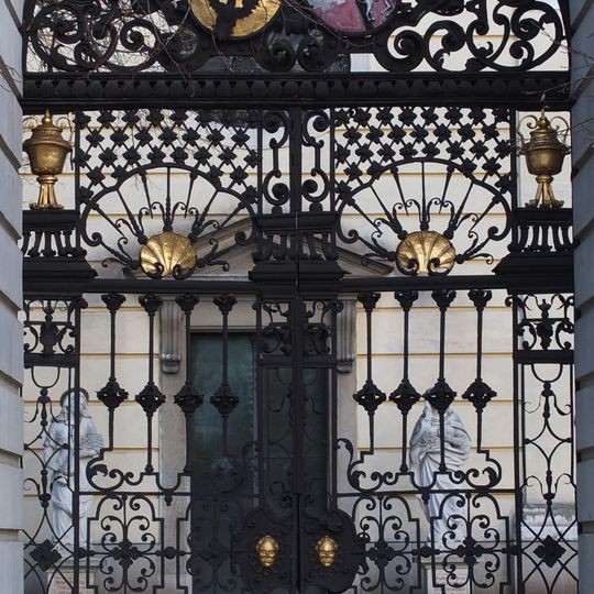 Kirchhofportal Großweikersdorf