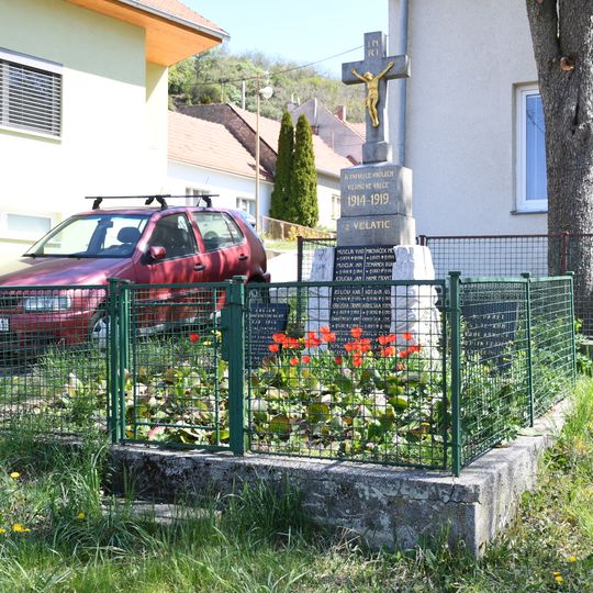 World Wars memorial in Velatice