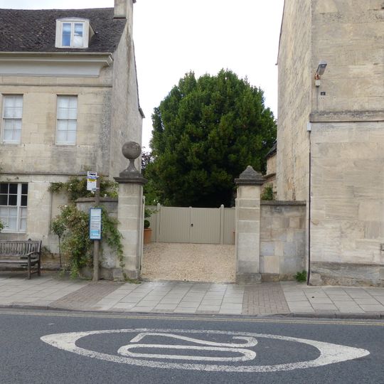 Gatepiers and walls to Hazelbury House
