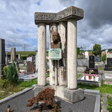 Náhrobky Rudolfa Dvořáka a sourozenců Pettlových