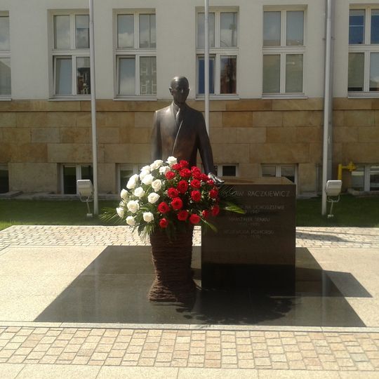 Pomnik Władysława Raczkiewicza w Toruniu