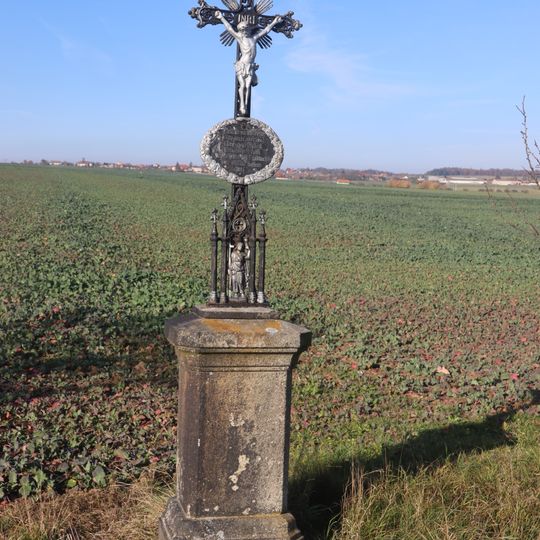 Kříž u silnice severně od Valče