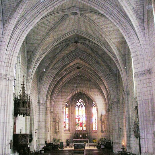 Église Saint-Étienne de Chinon