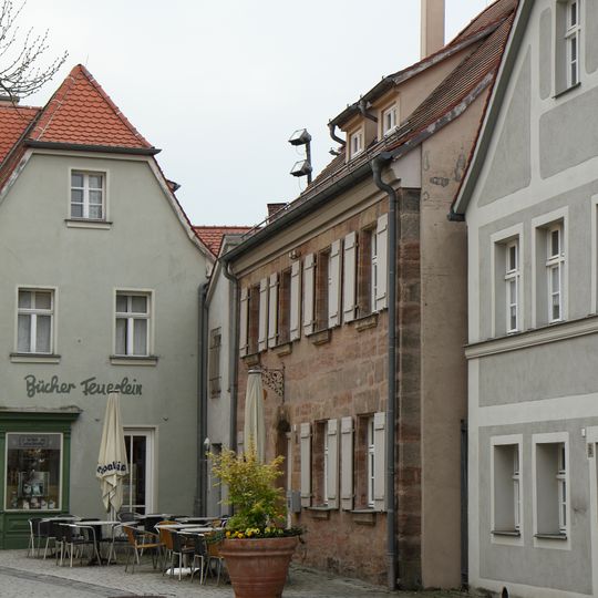 Kirchplatz 8