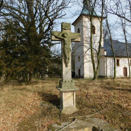Kříž u kostela v Kamenici