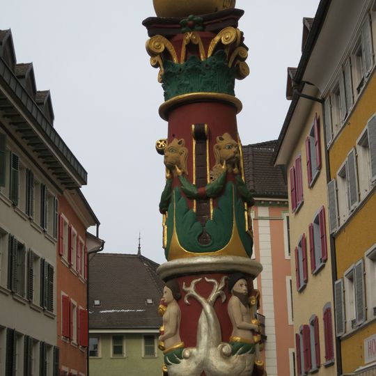 La Boule dorée  fountain