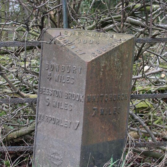 Milepost, N of Beeston Lodge