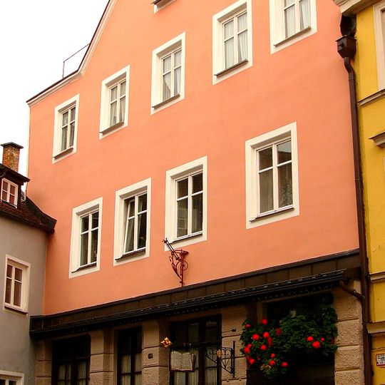 Wohn- und Geschäftshaus