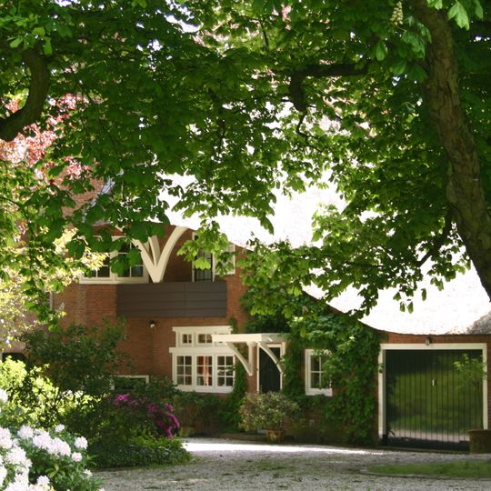 Villa "Groot Hoefijzer": Woonhuis van het type landhuis in Expressionistische stijl