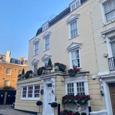 6, Chesterfield Hill W1