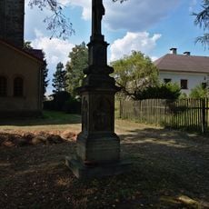 Kříž ve Studené Loučce u kostela