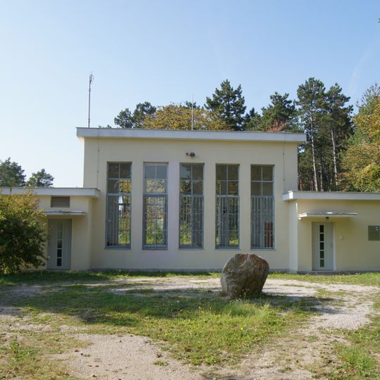 Pumpenhaus mit Brunnen
