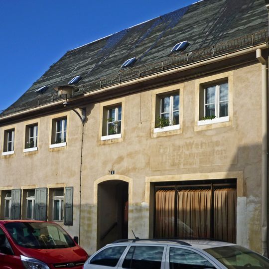 Wohnhaus in geschlossener Bebauung mit Hofflügel Pirnaer Straße 8