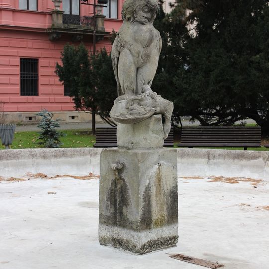 Kašna se sovou v Šumperku v Sadech 1. máje