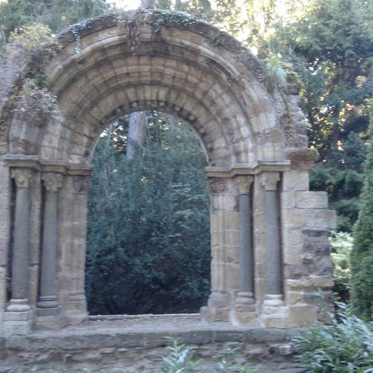 Portail roman de l'abbaye de Vorey