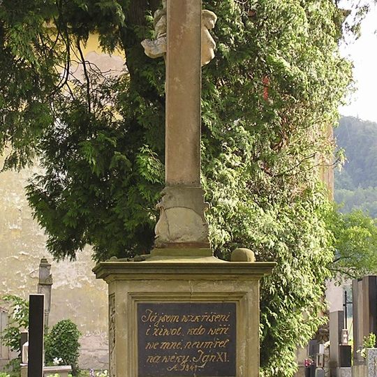 Kříž na hřbitově u kostela svatého Marka v Potštejně