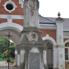 Pomník padlým ve Valticích u hřbitova