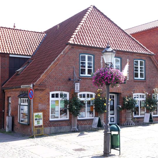 Wohnhaus mit Gewerbe