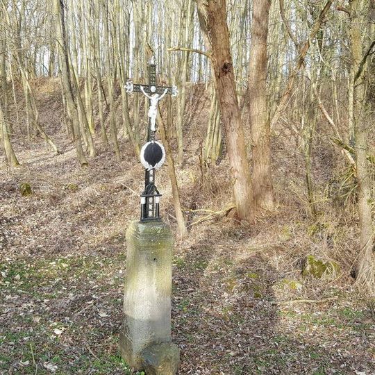 Kříž u mostu přes potok Bojovka severně od Hořehled