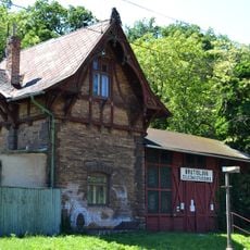 Stanica Železná Studienka, budova výpravná s čakárňou