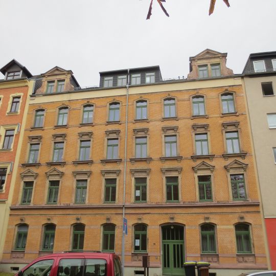 Mietshaus in geschlossener Bebauung konzipiert, mit Vorgarten Ottostraße 14