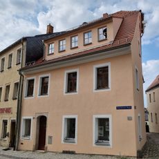 Wohnhaus in Ecklage und halboffener Bebauung Bischofswerdaer Straße 21