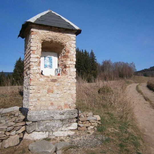 Kaplička v Labi u Jindřichova u polní cesty