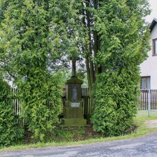 Kříž v Herolticích u silnice