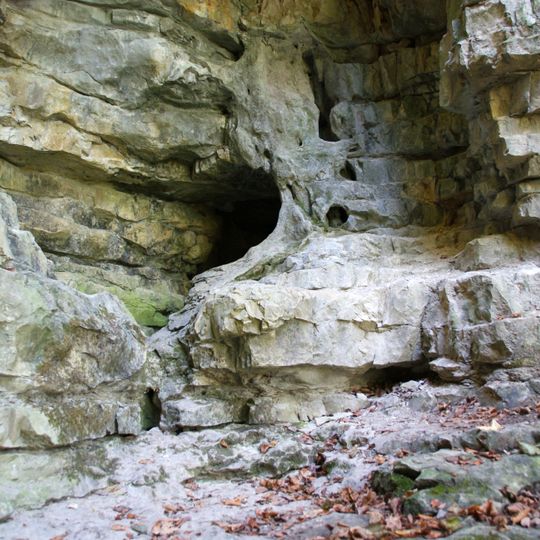 Bauerlochhöhle und Magerrasen im Gewann Bauerlochberg