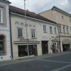 Wohn- und Geschäftshaus