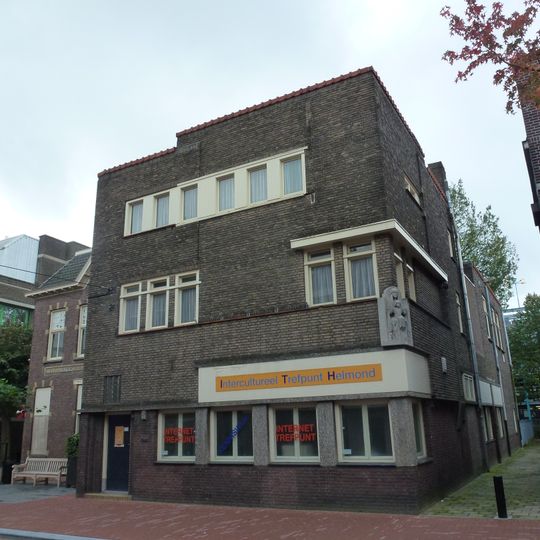 Voormalig patronaat gebouwd in Zakelijke stijl in 1930