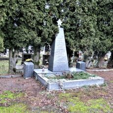 Pomník padlým rudoarmějcům na hřbitově v Libouchci