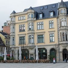 Wohn- und Geschäftshaus, in Ecklage in geschlossener Bebauung Hauptmarkt 14