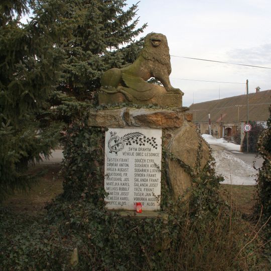 Památník obětem světových válek v Lesonicích