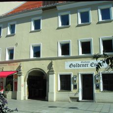 Ehemals Gasthof, jetzt Wohn- und Geschäftshaus