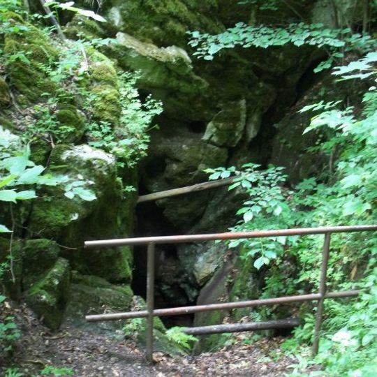 Tuskós Cave