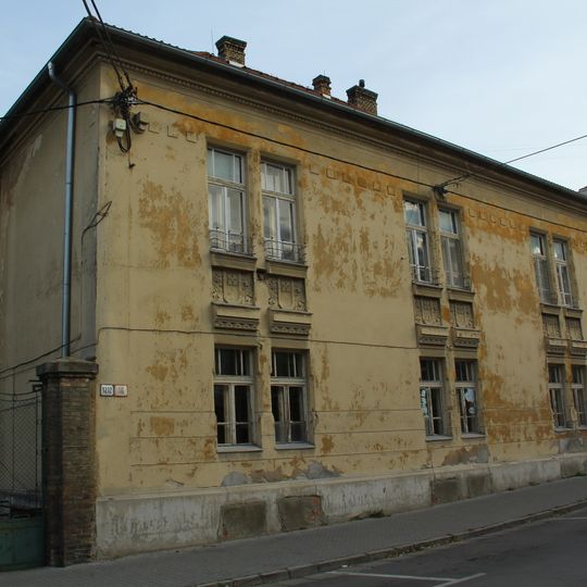 Gymnázium, dom bytový