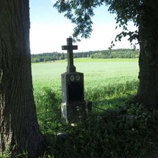 Kříž západně od Pelce