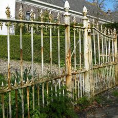 Gietijzeren spijlenhek