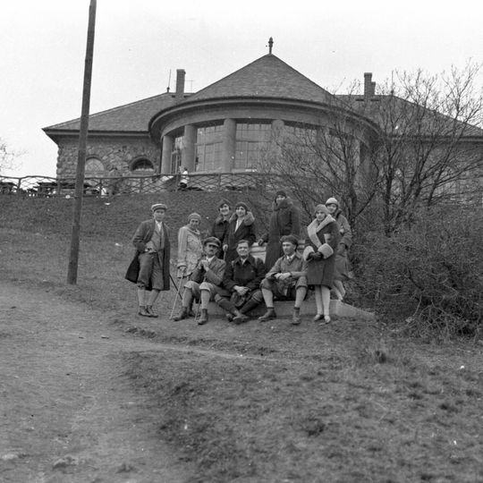 Tourist house, Hármashatár-hegy