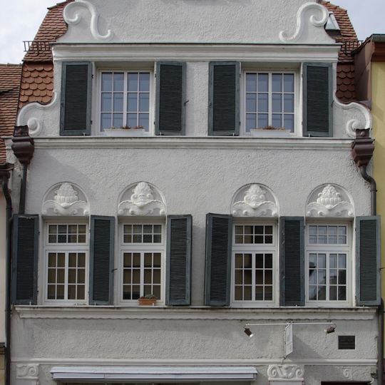 Wohn- und Geschäftshaus