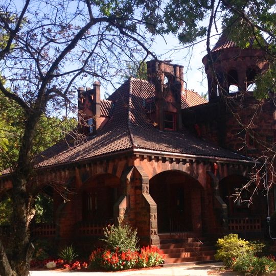 Riverside Cemetery Gatehouse